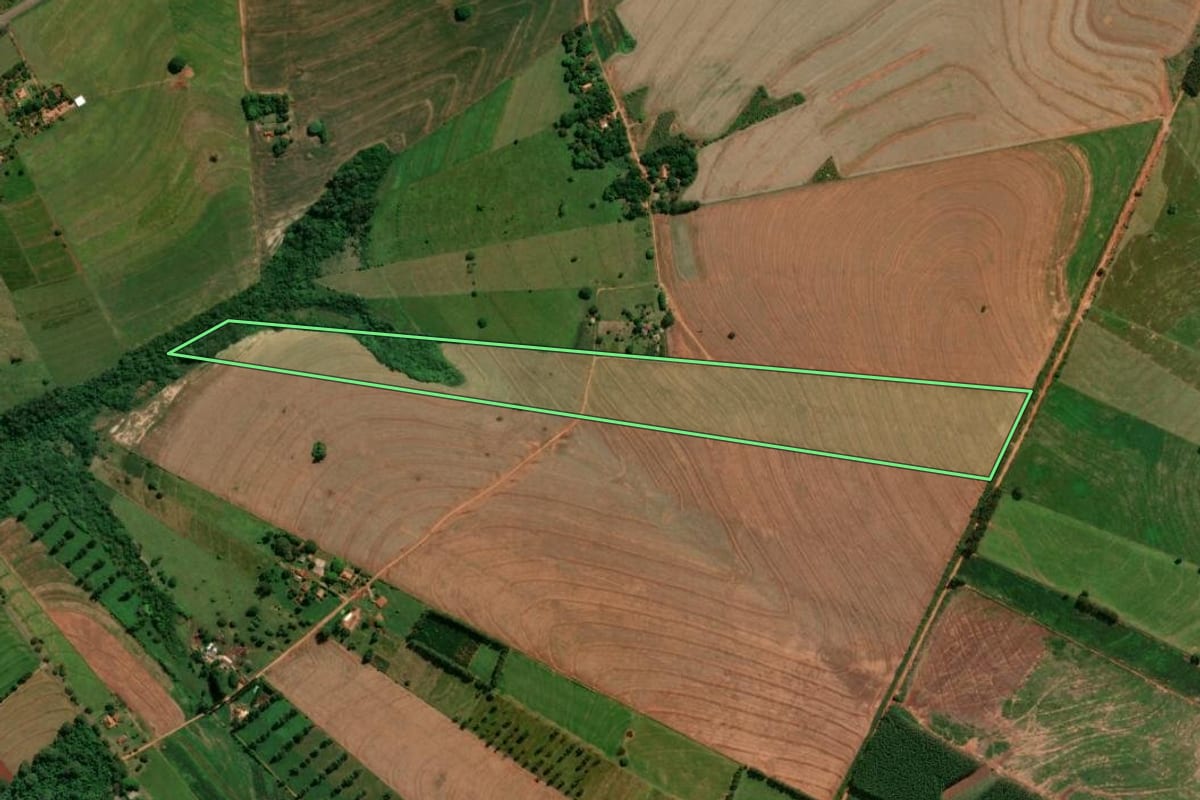 Imagem de satélite do imóvel rural em Iporã (PR), com o contorno declarado no CAR desenhado por cima.