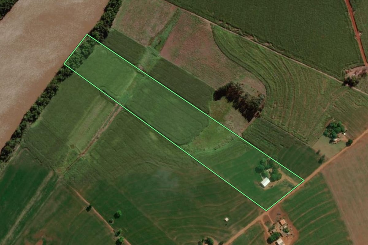 Imagem de satélite do imóvel rural em Iporã (PR), com o contorno declarado no CAR desenhado por cima.
