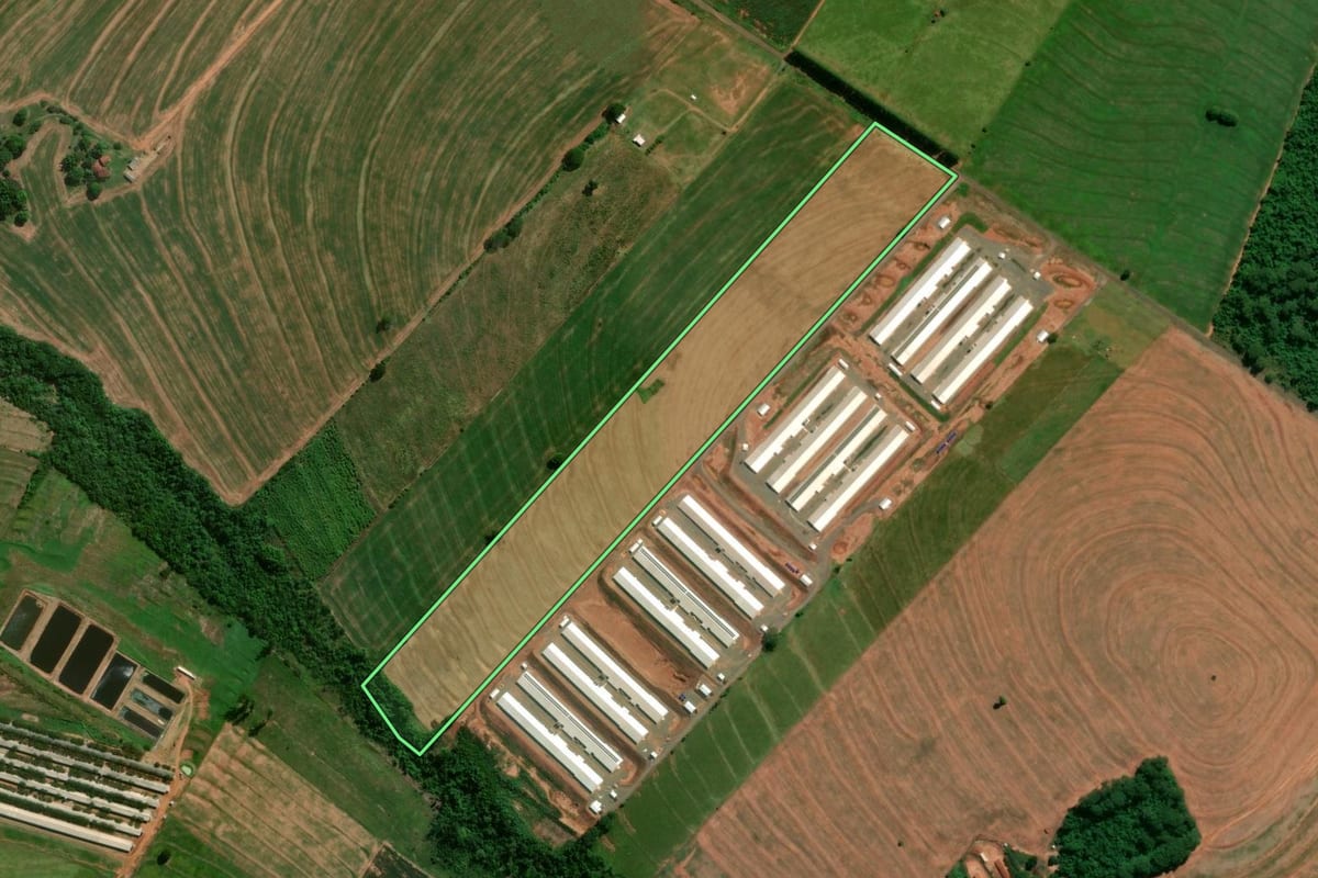 Imagem de satélite do imóvel rural em Iporã (PR), com o contorno declarado no CAR desenhado por cima.