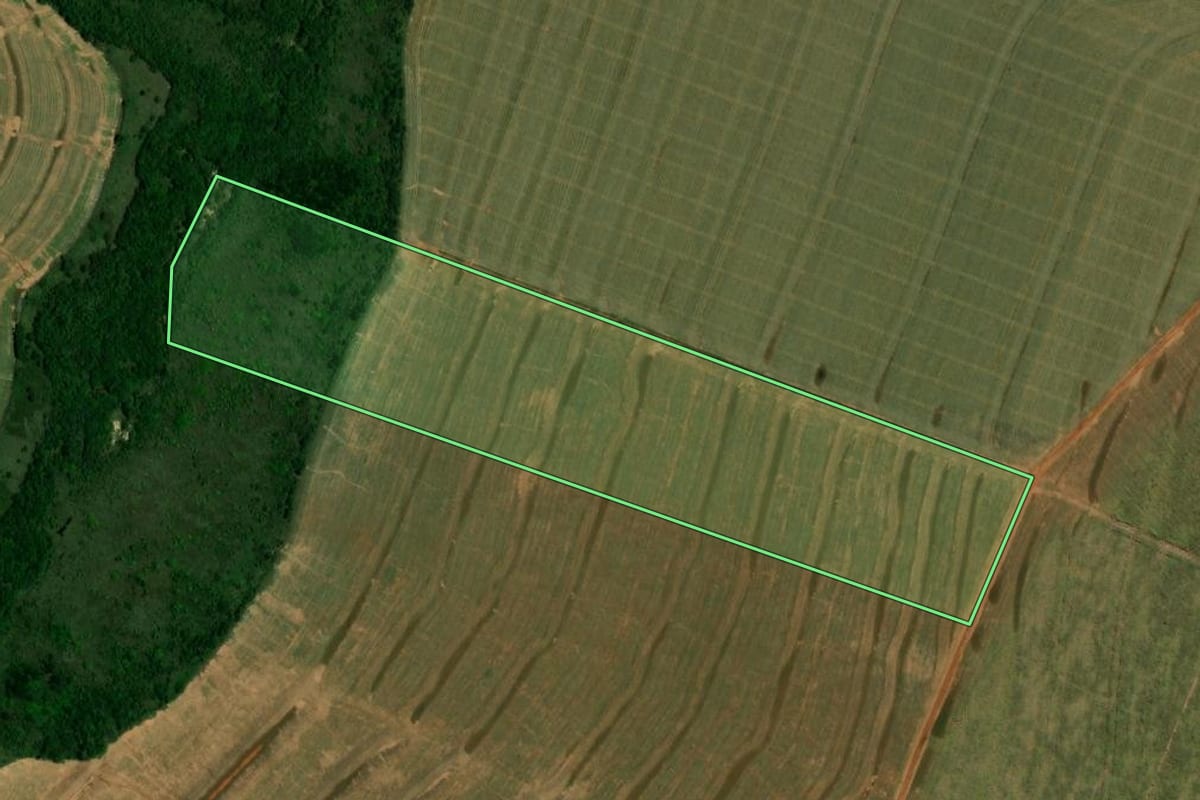 Imagem de satélite do imóvel rural em Iporã (PR), com o contorno declarado no CAR desenhado por cima.