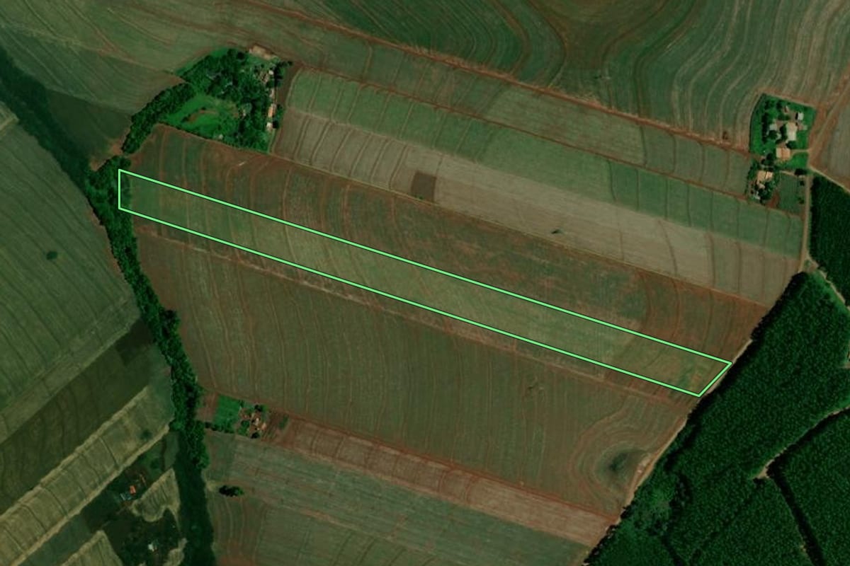 Imagem de satélite do imóvel rural em Iracema do Oeste (PR), com o contorno declarado no CAR desenhado por cima.