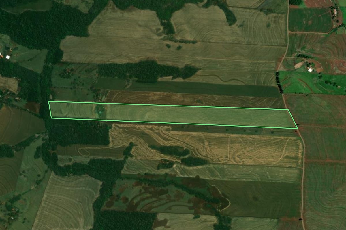 Imagem de satélite do imóvel rural em Iracema do Oeste (PR), com o contorno declarado no CAR desenhado por cima.