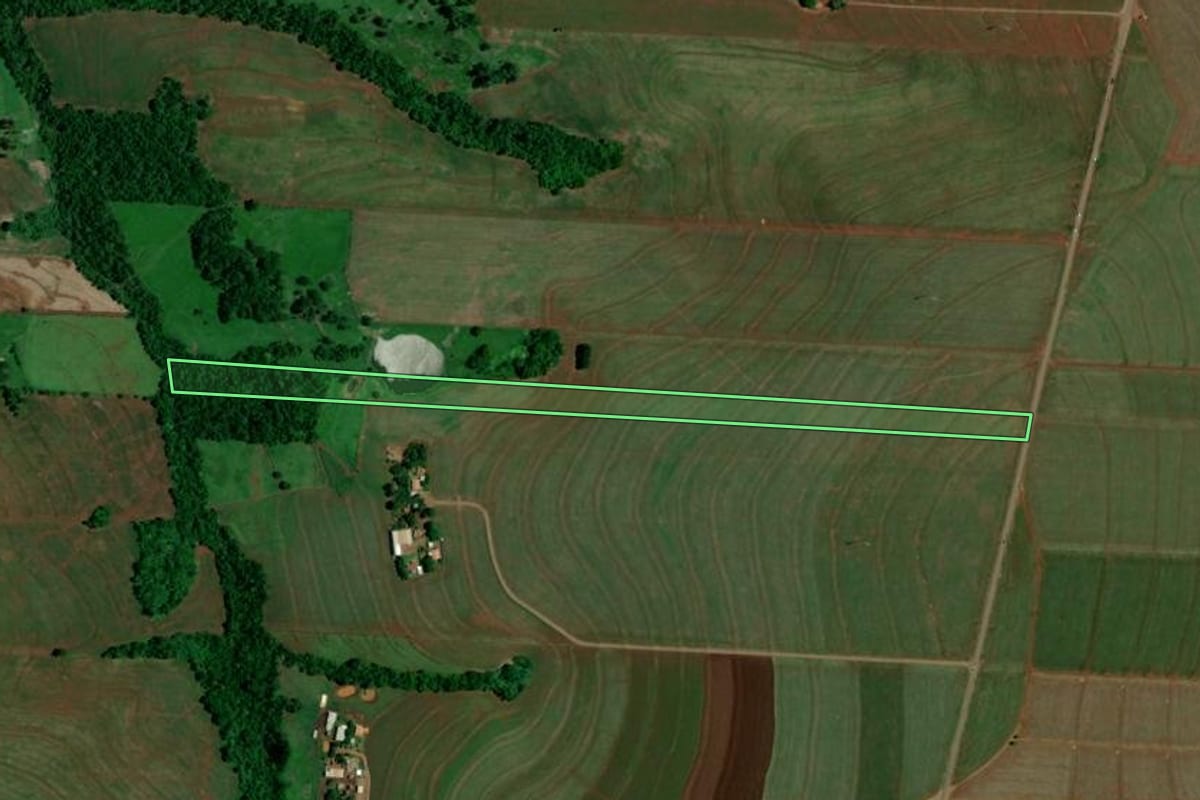 Imagem de satélite do imóvel rural em Iracema do Oeste (PR), com o contorno declarado no CAR desenhado por cima.