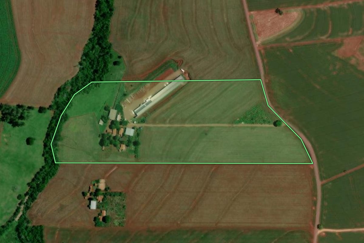 Imagem de satélite do imóvel rural em Iracema do Oeste (PR), com o contorno declarado no CAR desenhado por cima.