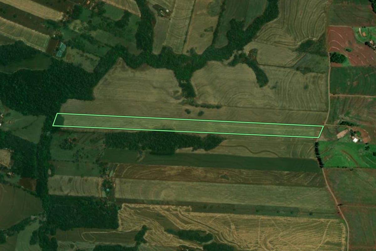 Imagem de satélite do imóvel rural em Iracema do Oeste (PR), com o contorno declarado no CAR desenhado por cima.