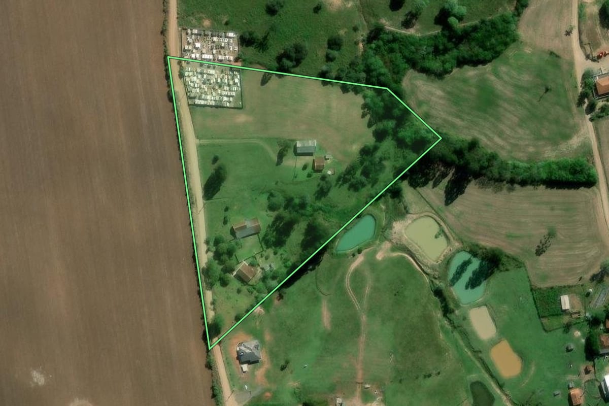 Imagem de satélite do imóvel rural em Irati (PR), com o contorno declarado no CAR desenhado por cima.