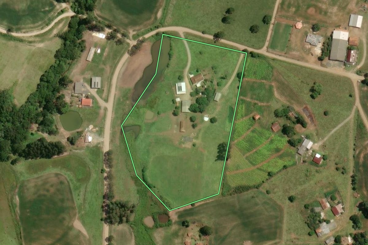 Imagem de satélite do imóvel rural em Irati (PR), com o contorno declarado no CAR desenhado por cima.