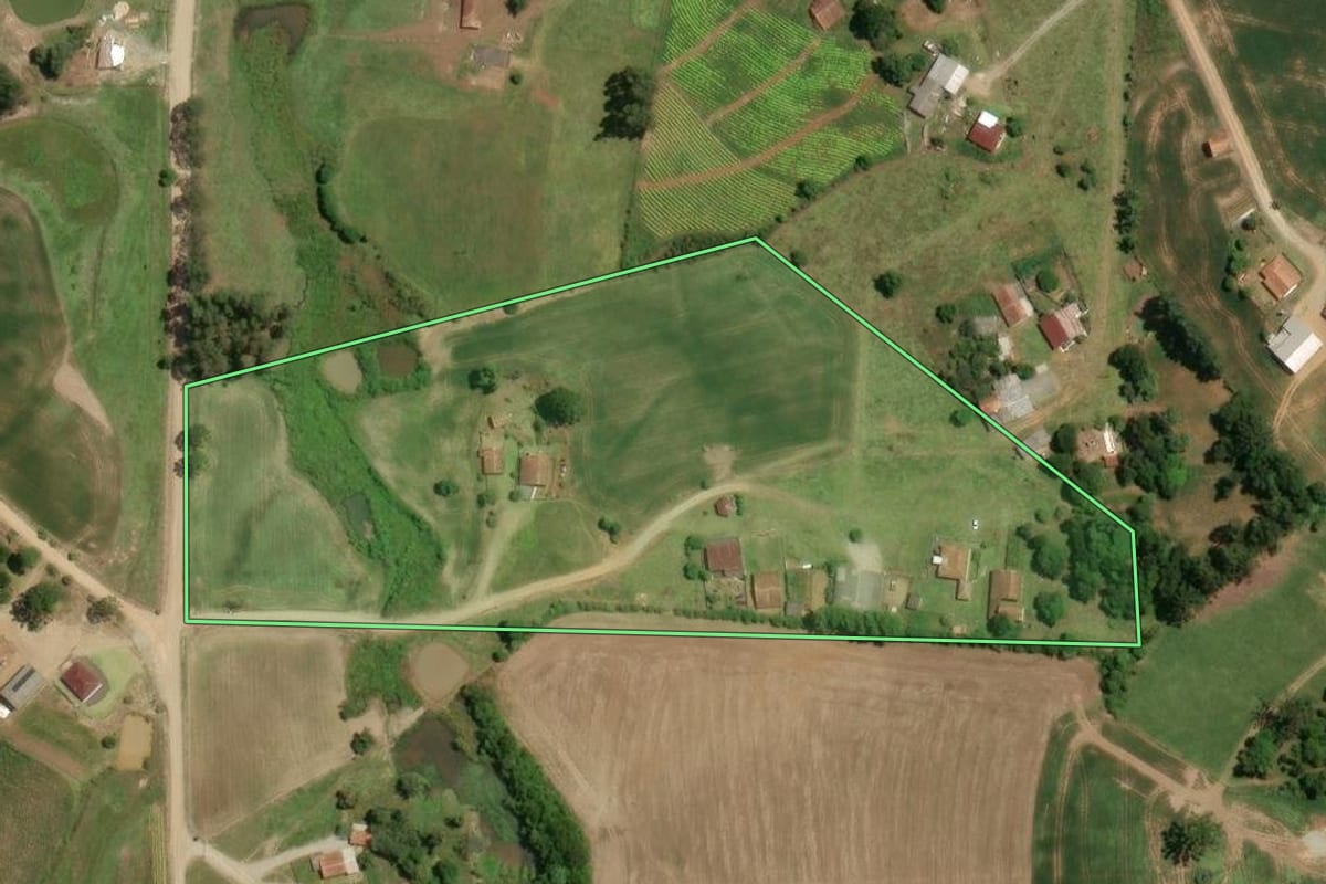 Imagem de satélite do imóvel rural em Irati (PR), com o contorno declarado no CAR desenhado por cima.