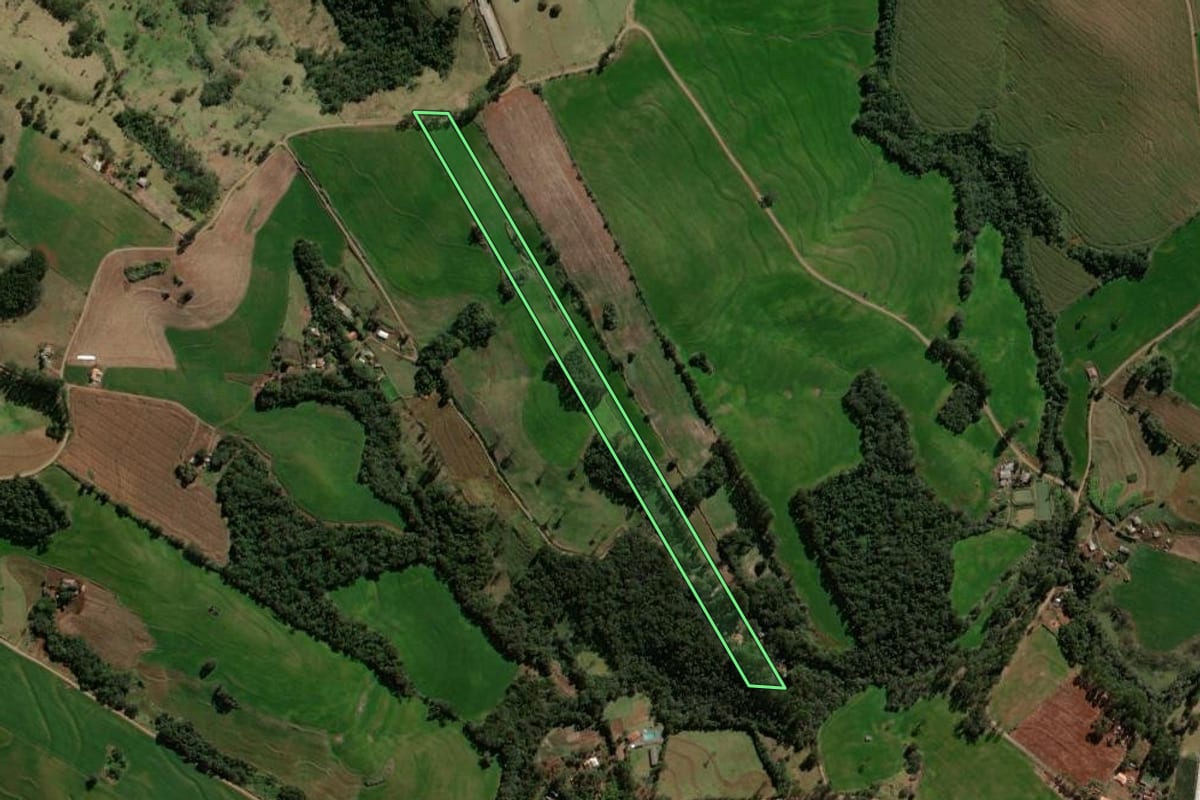 Imagem de satélite do imóvel rural em Iretama (PR), com o contorno declarado no CAR desenhado por cima.