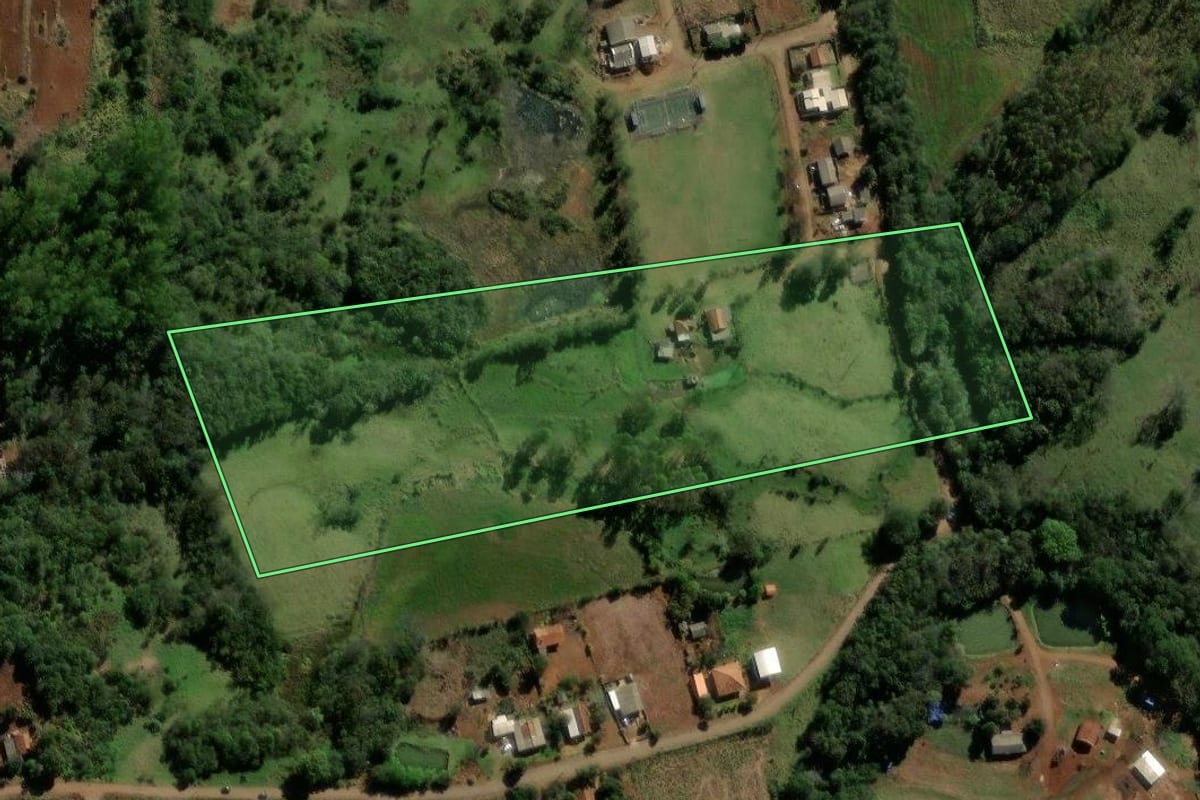 Imagem de satélite do imóvel rural em Iretama (PR), com o contorno declarado no CAR desenhado por cima.