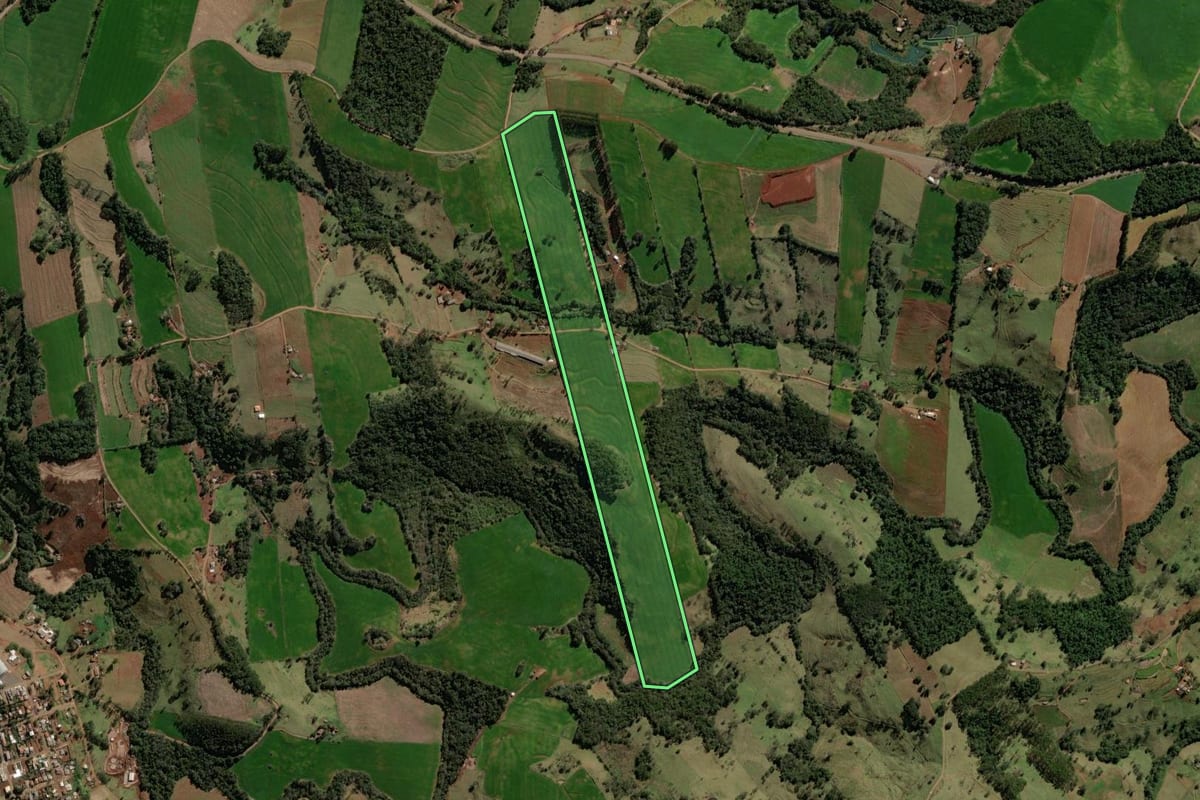 Imagem de satélite do imóvel rural em Iretama (PR), com o contorno declarado no CAR desenhado por cima.