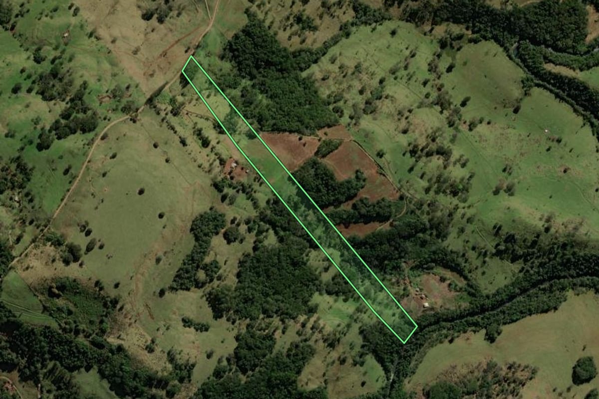 Imagem de satélite do imóvel rural em Iretama (PR), com o contorno declarado no CAR desenhado por cima.