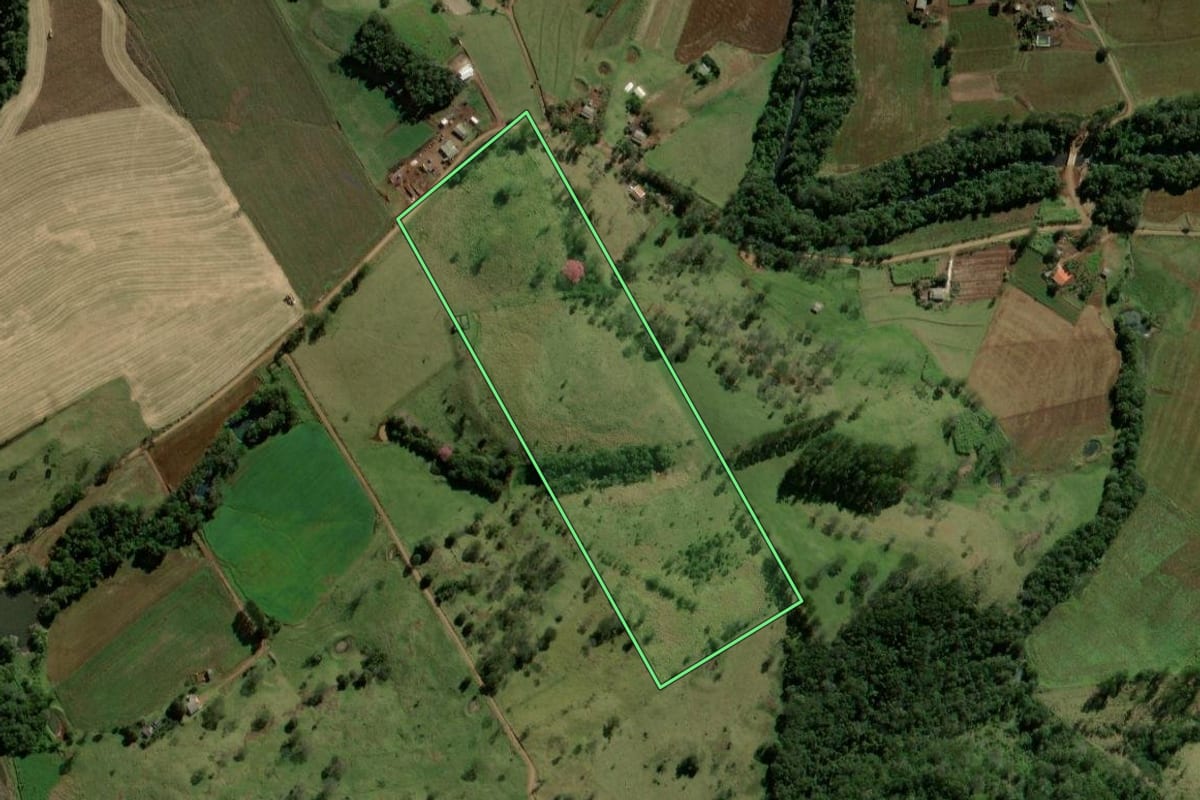 Imagem de satélite do imóvel rural em Iretama (PR), com o contorno declarado no CAR desenhado por cima.