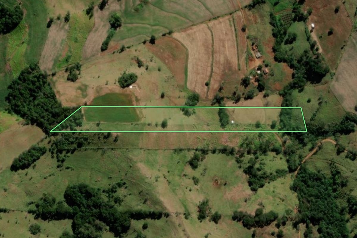 Imagem de satélite do imóvel rural em Iretama (PR), com o contorno declarado no CAR desenhado por cima.