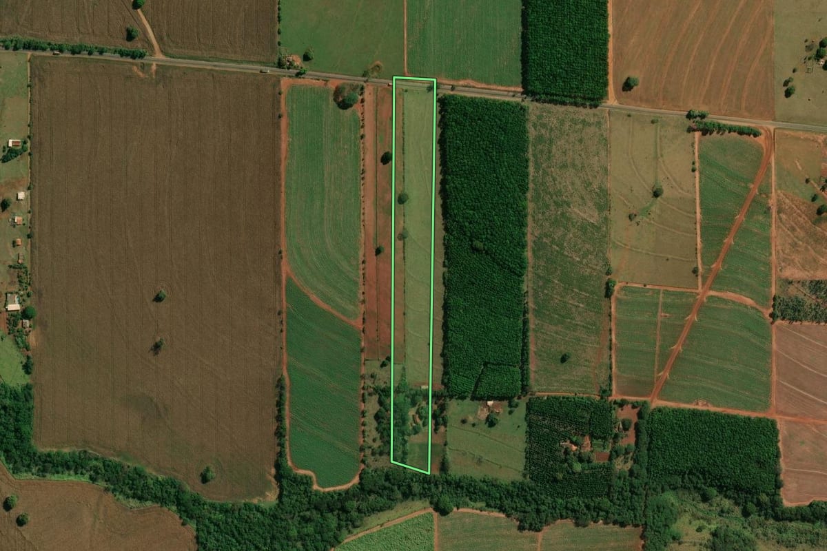 Imagem de satélite do imóvel rural em Itaguajé (PR), com o contorno declarado no CAR desenhado por cima.