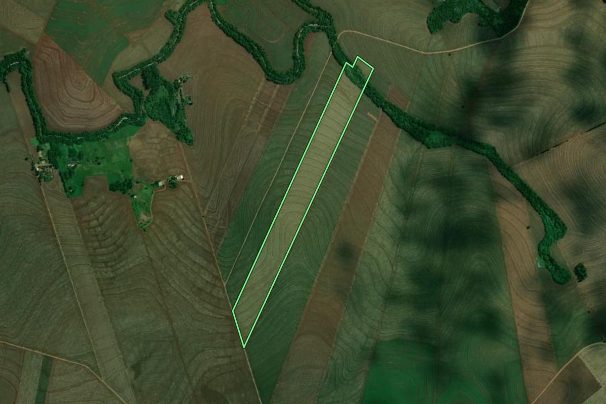 Imagem de satélite do imóvel rural em Itambé (PR), com o contorno declarado no CAR desenhado por cima.
