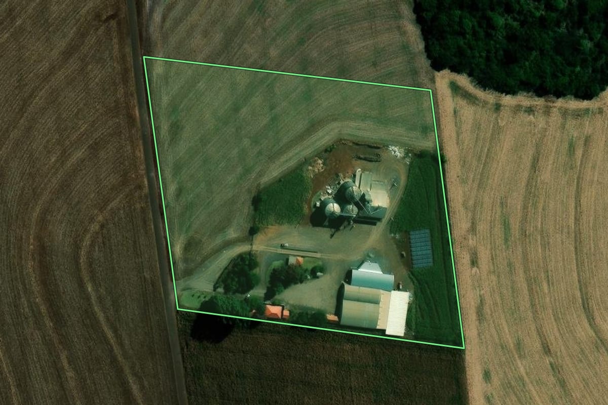 Imagem de satélite do imóvel rural em Itambé (PR), com o contorno declarado no CAR desenhado por cima.