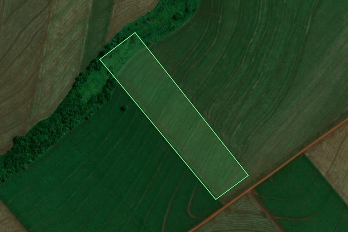 Imagem de satélite do imóvel rural em Itambé (PR), com o contorno declarado no CAR desenhado por cima.