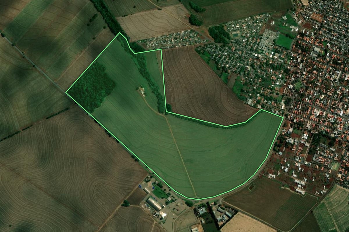 Imagem de satélite do imóvel rural em Itambé (PR), com o contorno declarado no CAR desenhado por cima.