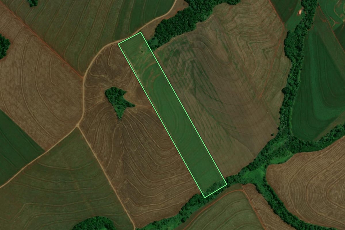 Imagem de satélite do imóvel rural em Itambé (PR), com o contorno declarado no CAR desenhado por cima.