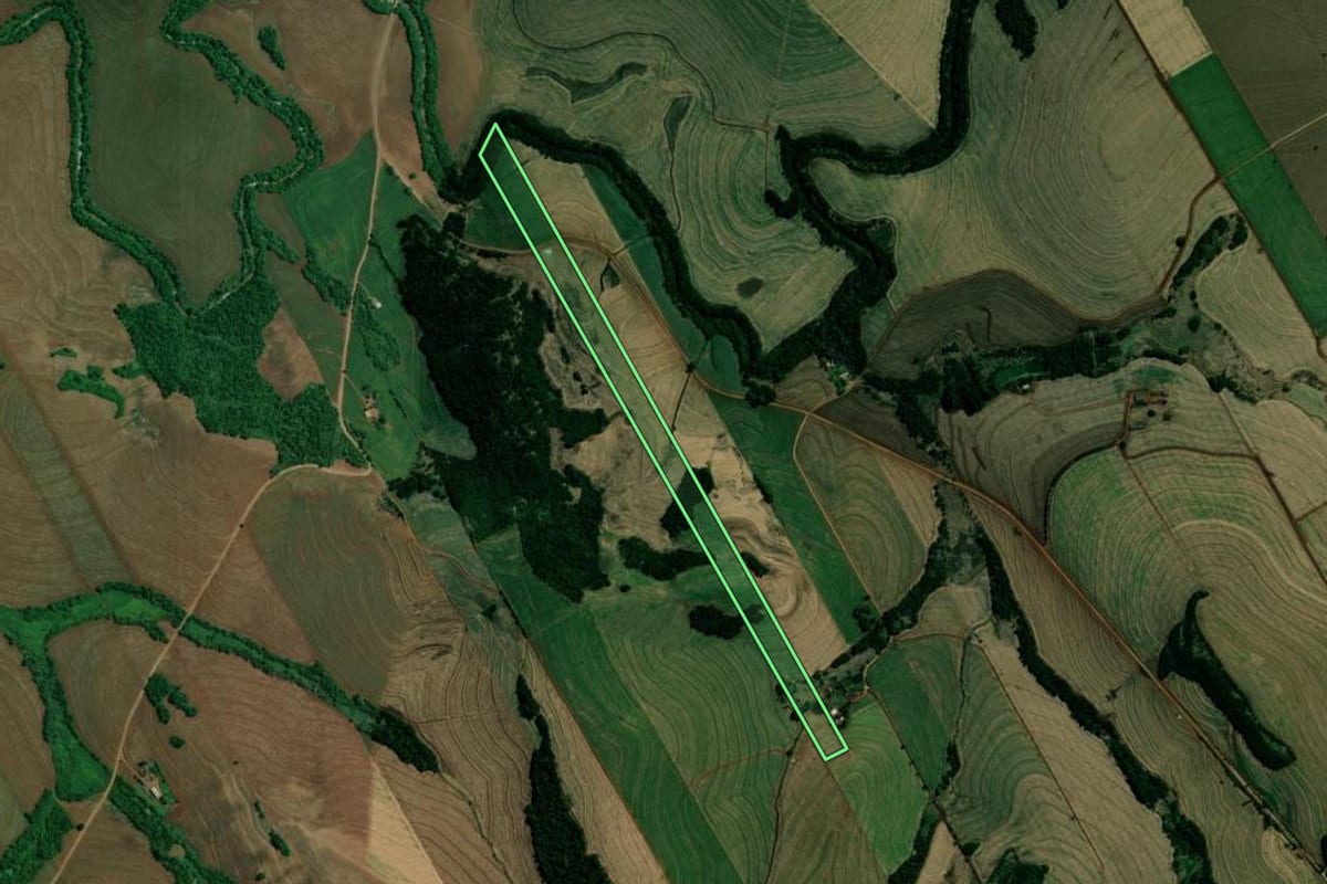 Imagem de satélite do imóvel rural em Itambé (PR), com o contorno declarado no CAR desenhado por cima.
