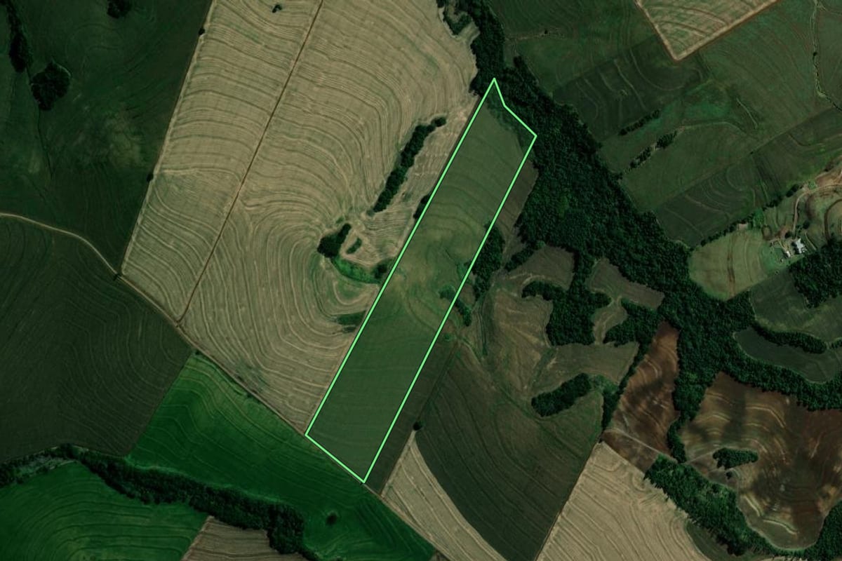 Imagem de satélite do imóvel rural em Itambé (PR), com o contorno declarado no CAR desenhado por cima.