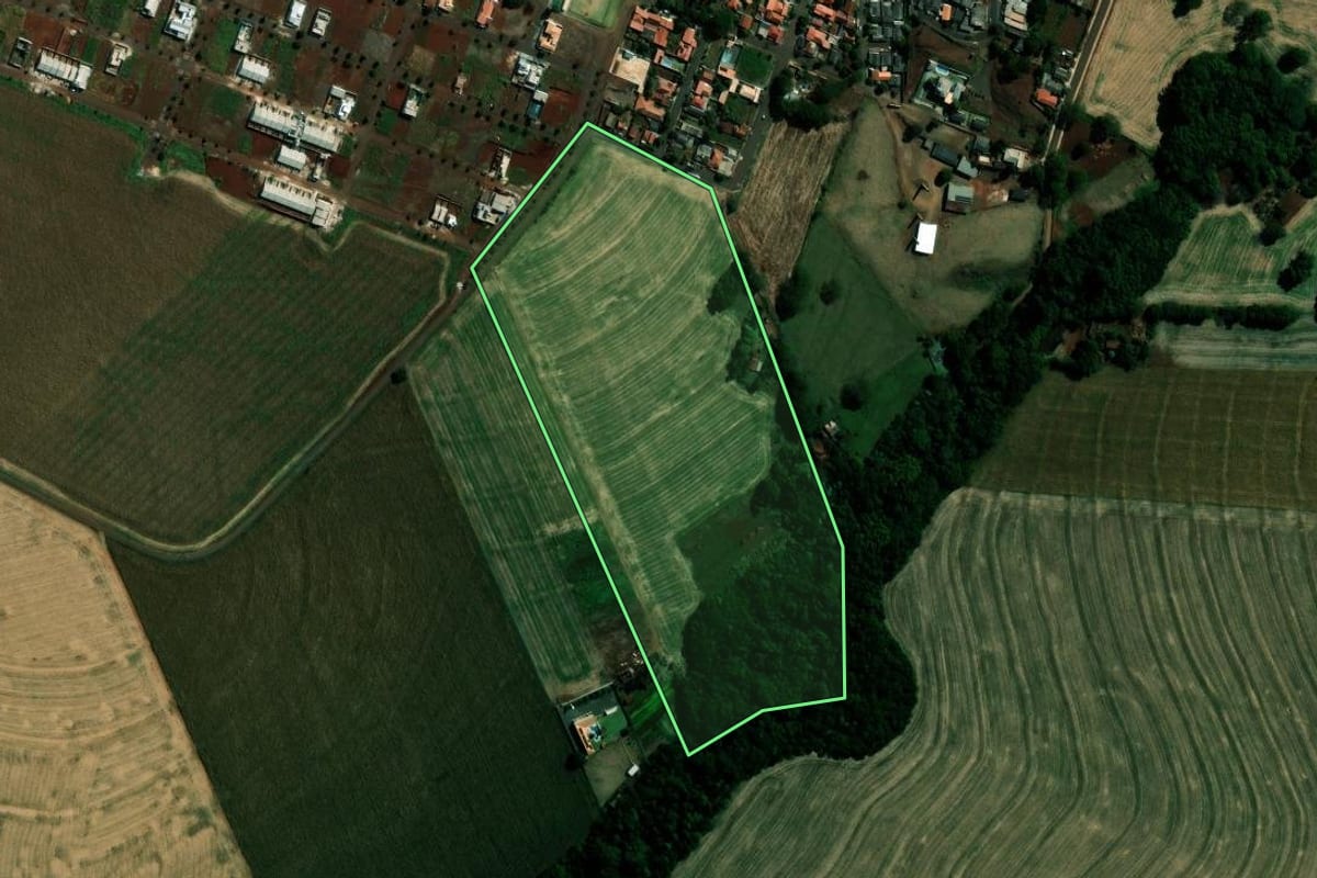 Imagem de satélite do imóvel rural em Itambé (PR), com o contorno declarado no CAR desenhado por cima.