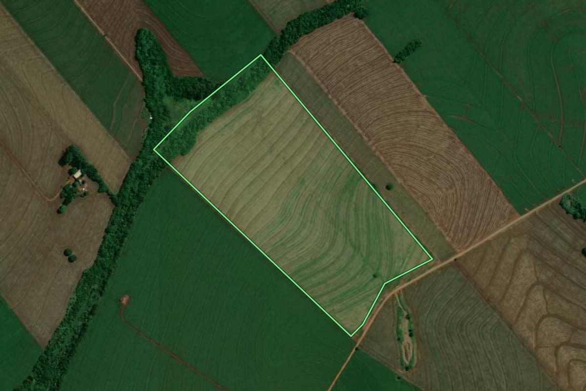Imagem de satélite do imóvel rural em Itambé (PR), com o contorno declarado no CAR desenhado por cima.