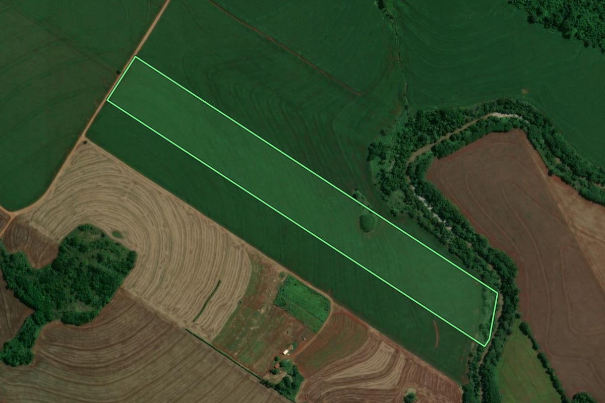 Imagem de satélite do imóvel rural em Itambé (PR), com o contorno declarado no CAR desenhado por cima.