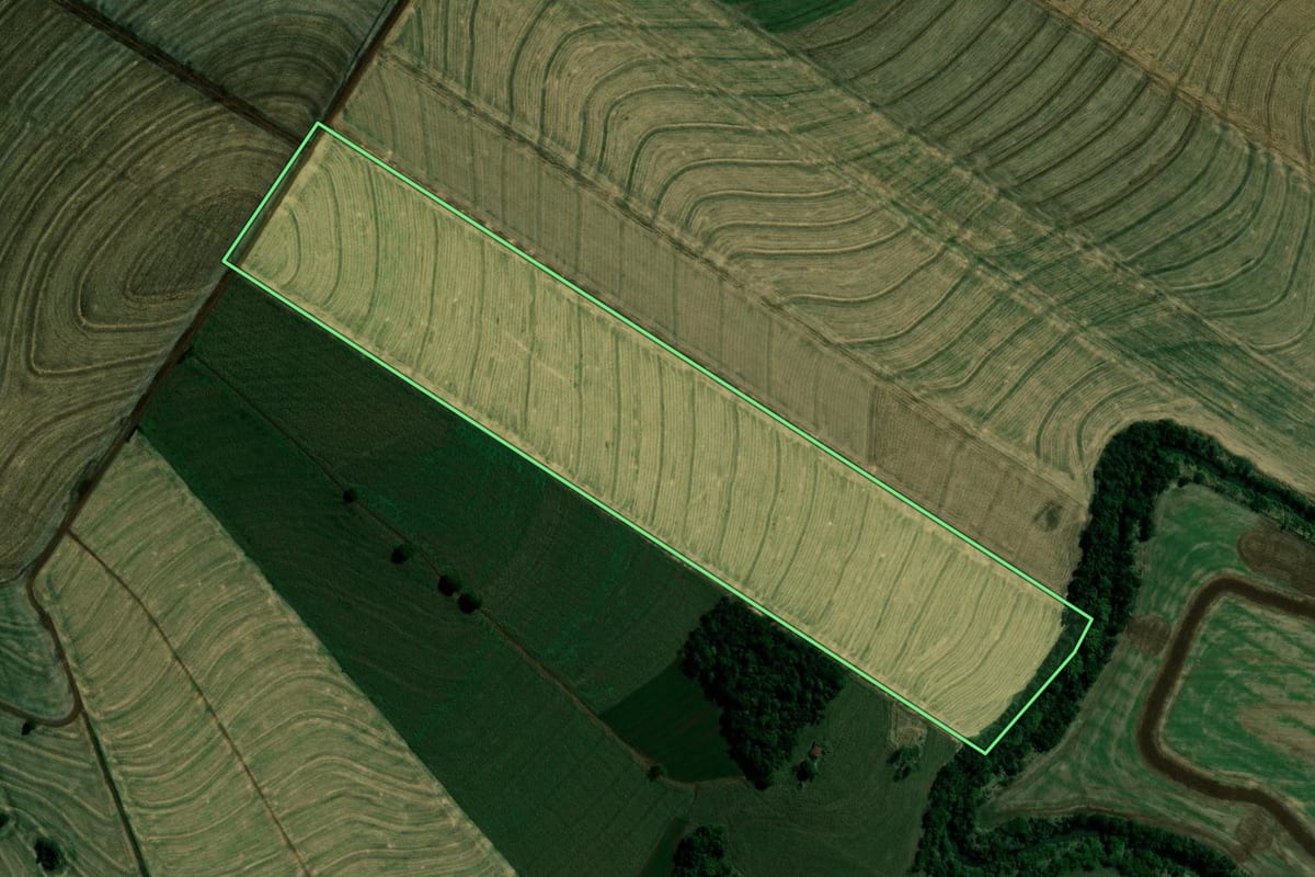 Imagem de satélite do imóvel rural em Itambé (PR), com o contorno declarado no CAR desenhado por cima.