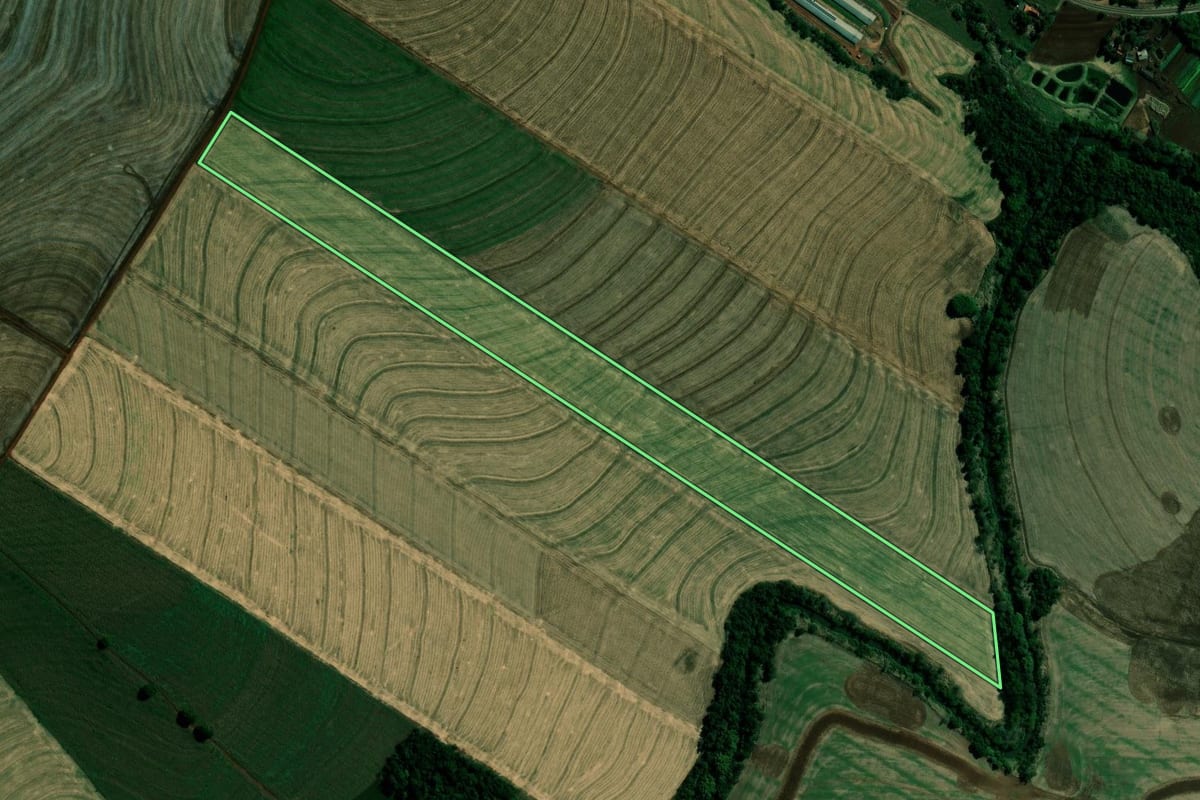 Imagem de satélite do imóvel rural em Itambé (PR), com o contorno declarado no CAR desenhado por cima.