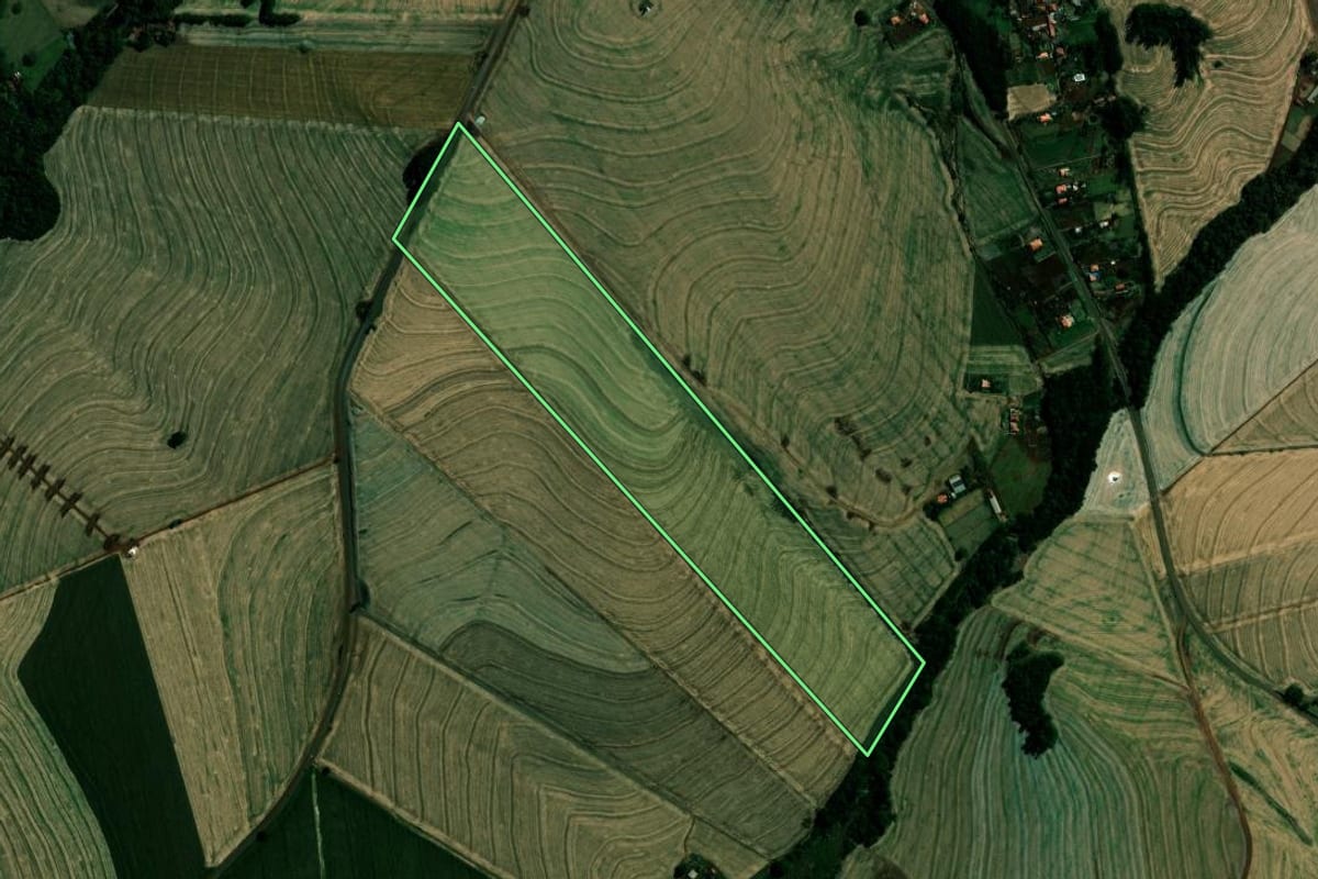 Imagem de satélite do imóvel rural em Itambé (PR), com o contorno declarado no CAR desenhado por cima.