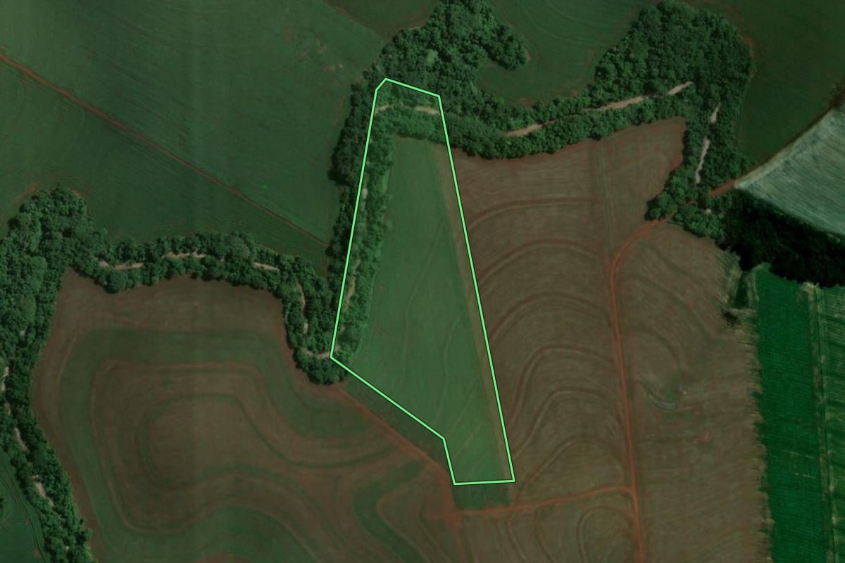 Imagem de satélite do imóvel rural em Itambé (PR), com o contorno declarado no CAR desenhado por cima.