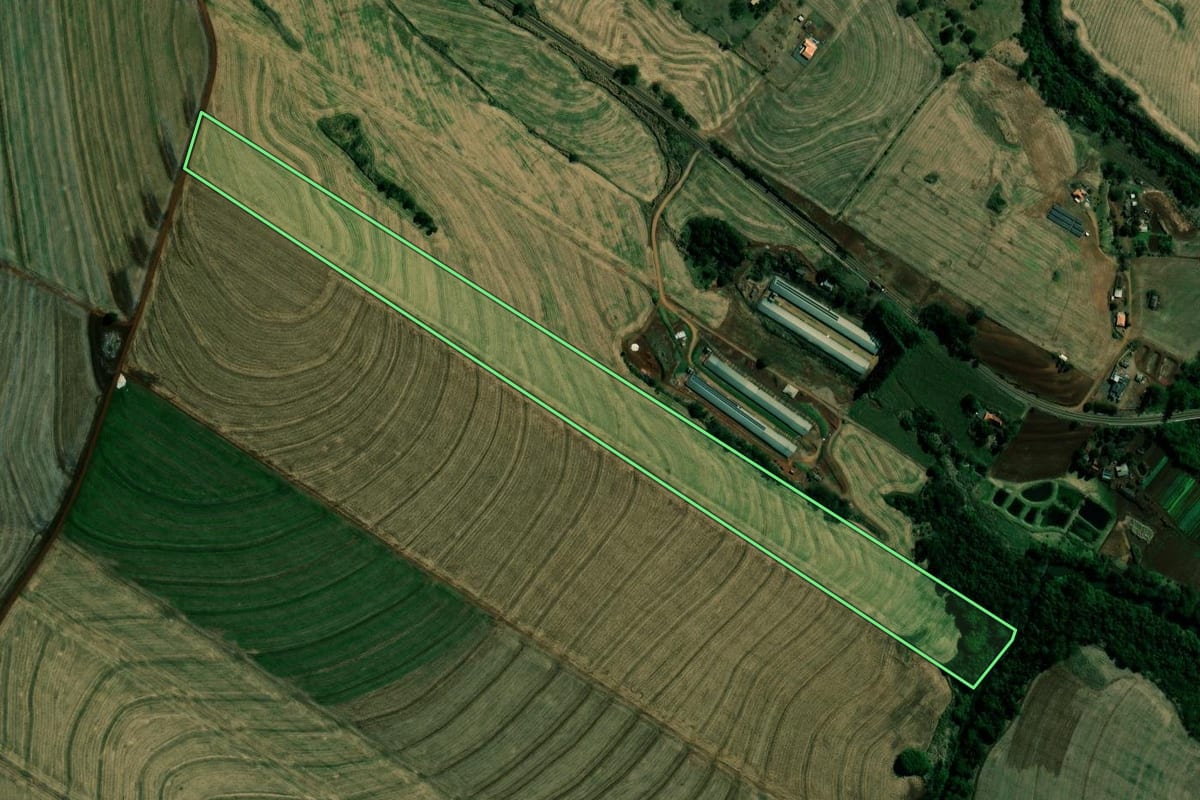 Imagem de satélite do imóvel rural em Itambé (PR), com o contorno declarado no CAR desenhado por cima.