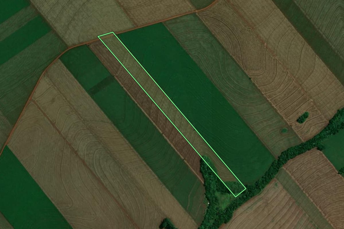 Imagem de satélite do imóvel rural em Itambé (PR), com o contorno declarado no CAR desenhado por cima.