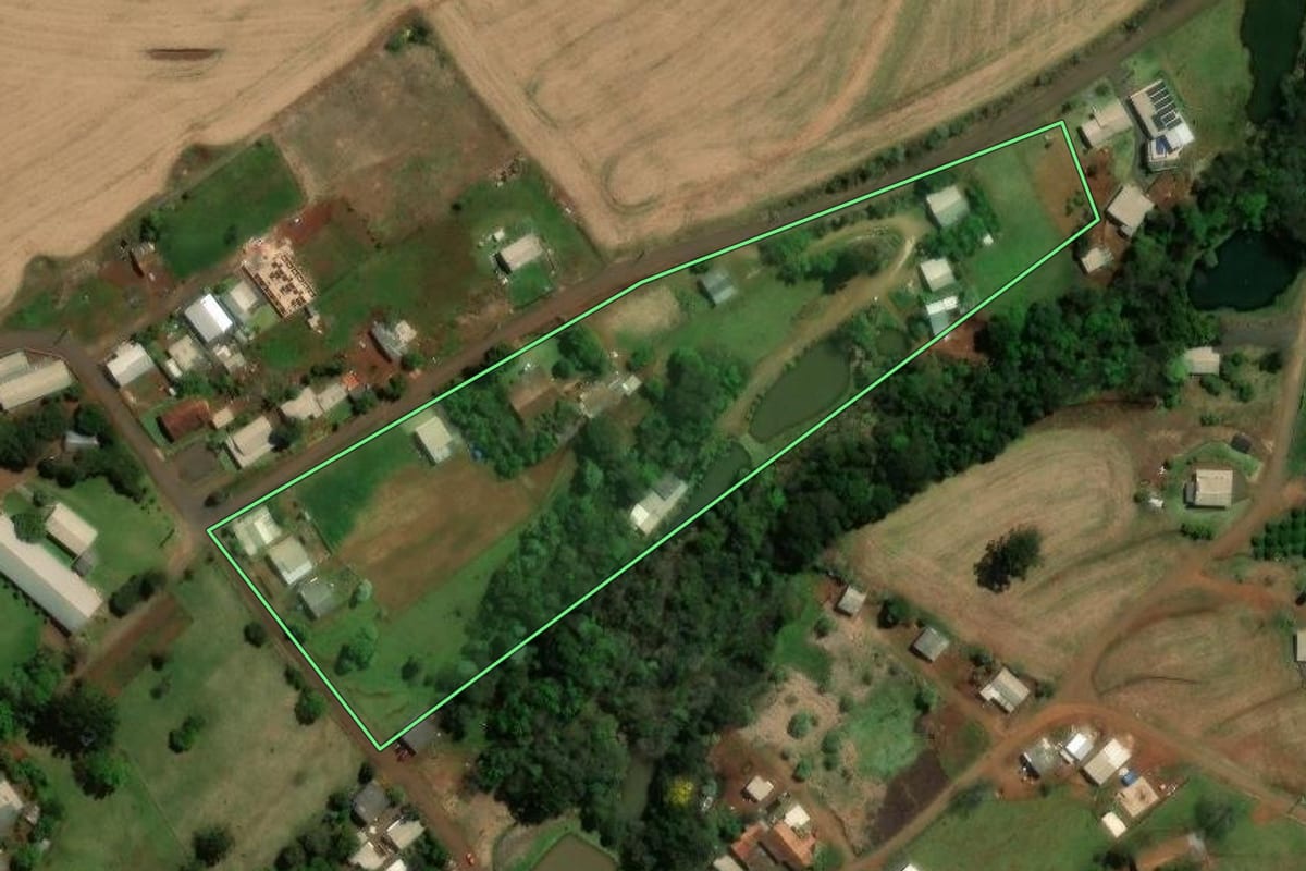 Imagem de satélite do imóvel rural em Itapejara d'Oeste (PR), com o contorno declarado no CAR desenhado por cima.