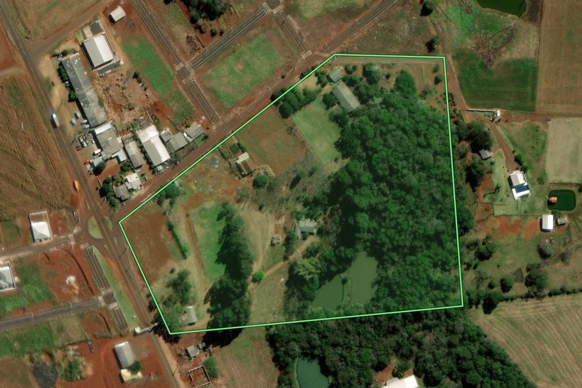 Imagem de satélite do imóvel rural em Itapejara d'Oeste (PR), com o contorno declarado no CAR desenhado por cima.