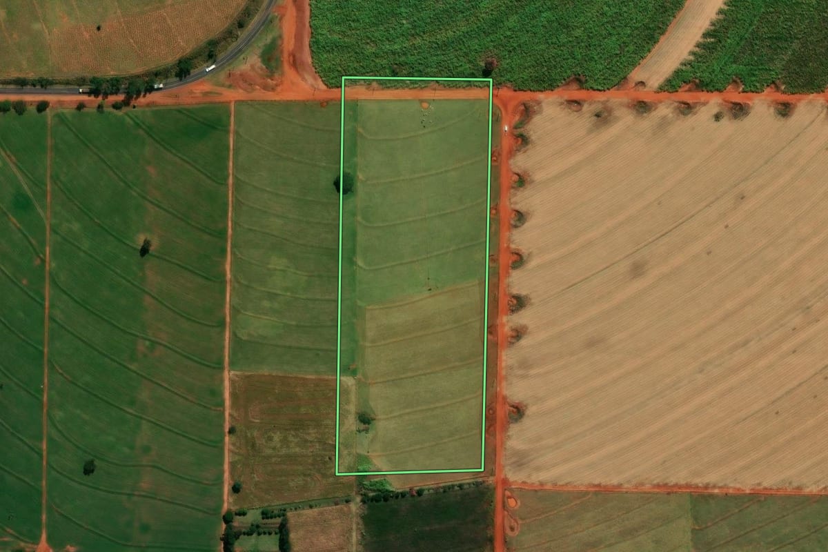 Imagem de satélite do imóvel rural em Itaúna do Sul (PR), com o contorno declarado no CAR desenhado por cima.