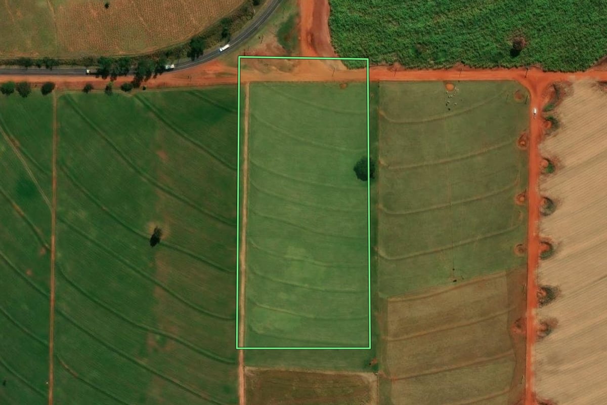 Imagem de satélite do imóvel rural em Itaúna do Sul (PR), com o contorno declarado no CAR desenhado por cima.