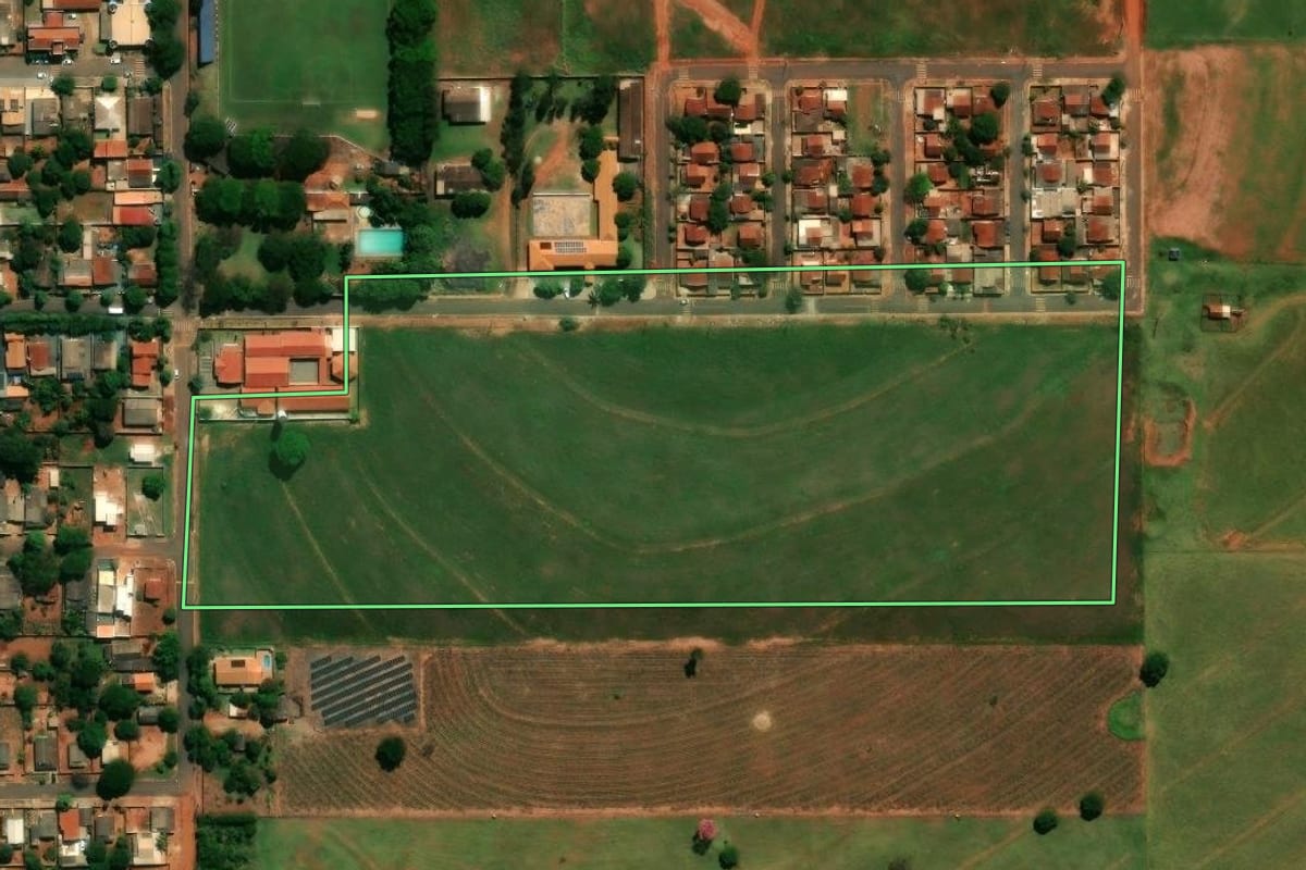 Imagem de satélite do imóvel rural em Itaúna do Sul (PR), com o contorno declarado no CAR desenhado por cima.