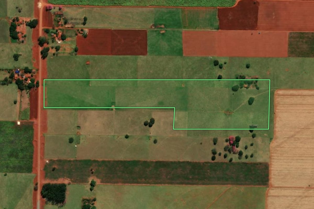 Imagem de satélite do imóvel rural em Itaúna do Sul (PR), com o contorno declarado no CAR desenhado por cima.