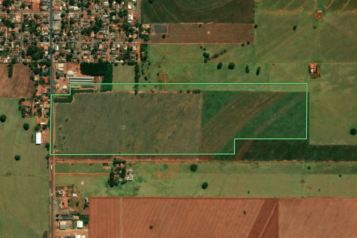 Imagem de satélite do imóvel rural em Itaúna do Sul (PR), com o contorno declarado no CAR desenhado por cima.