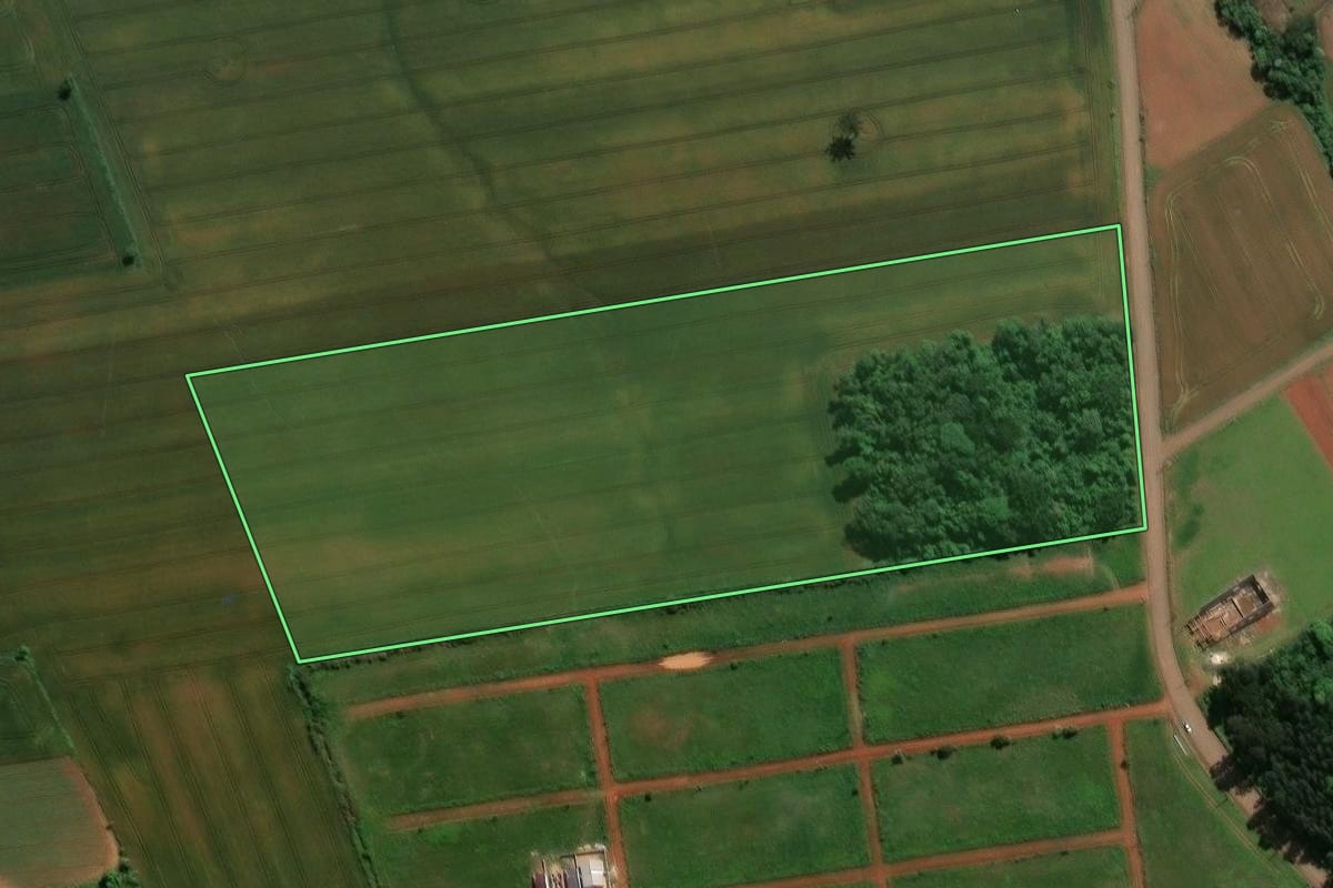 Imagem de satélite do imóvel rural em Ivaí (PR), com o contorno declarado no CAR desenhado por cima.