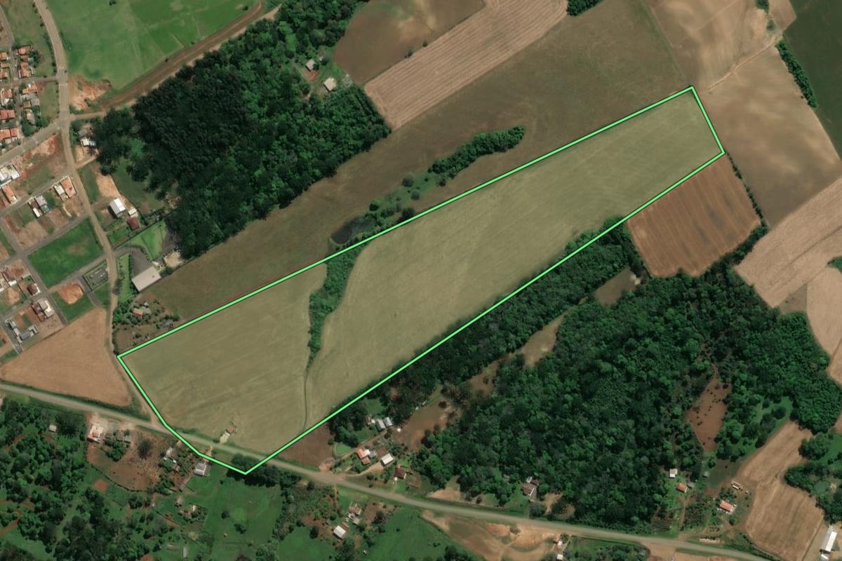 Imagem de satélite do imóvel rural em Ivaí (PR), com o contorno declarado no CAR desenhado por cima.