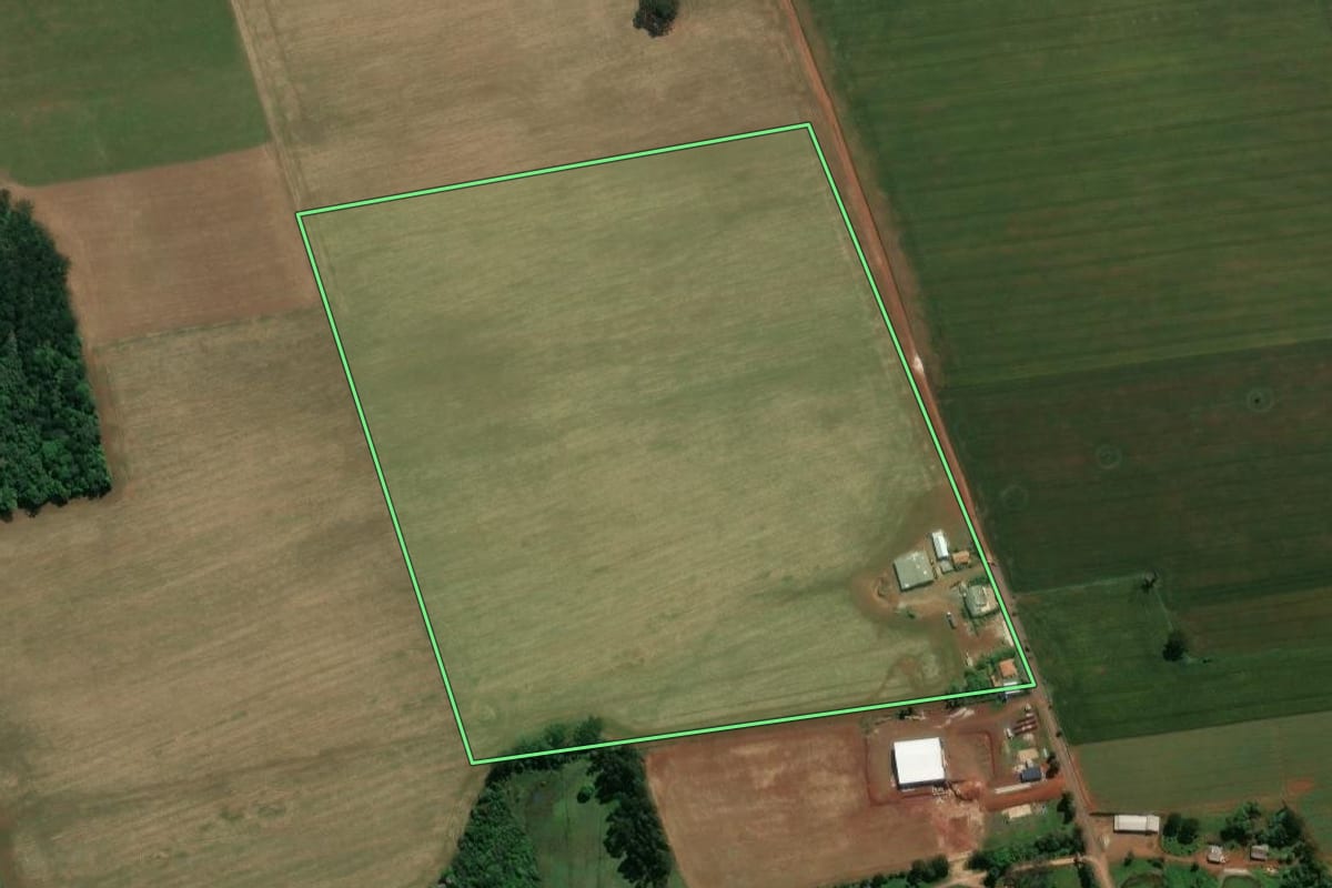 Imagem de satélite do imóvel rural em Ivaí (PR), com o contorno declarado no CAR desenhado por cima.