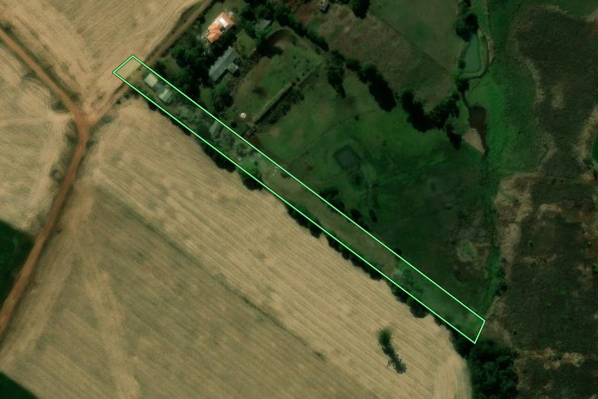 Imagem de satélite do imóvel rural em Ivaiporã (PR), com o contorno declarado no CAR desenhado por cima.