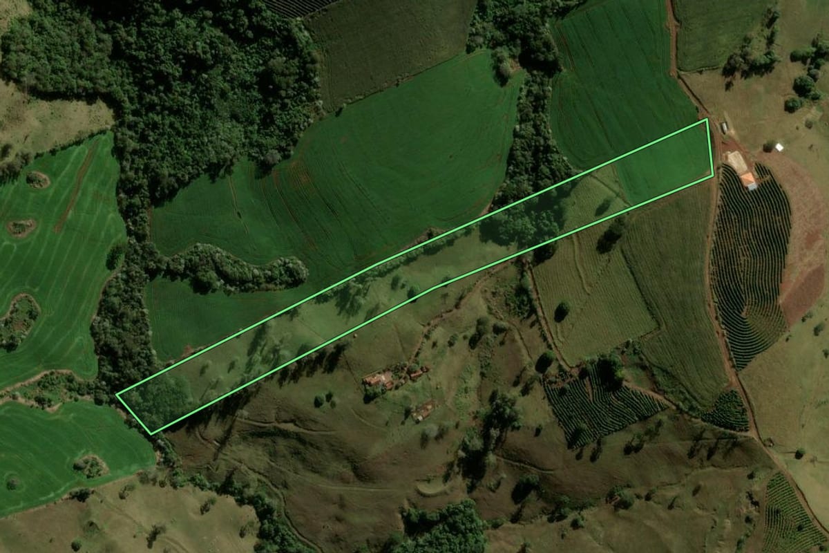 Imagem de satélite do imóvel rural em Ivaiporã (PR), com o contorno declarado no CAR desenhado por cima.