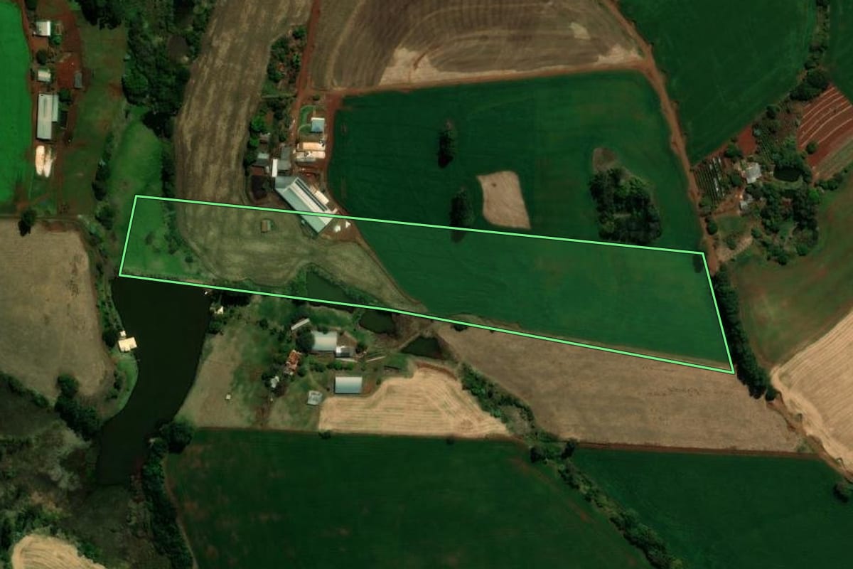 Imagem de satélite do imóvel rural em Ivaiporã (PR), com o contorno declarado no CAR desenhado por cima.