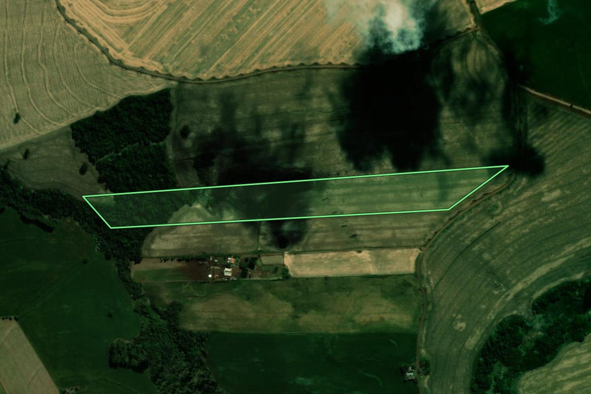 Imagem de satélite do imóvel rural em Ivaiporã (PR), com o contorno declarado no CAR desenhado por cima.