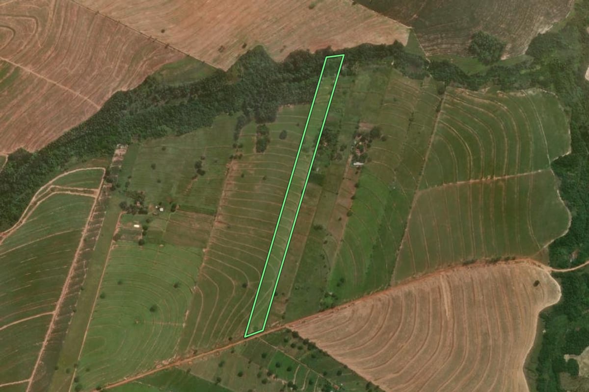 Imagem de satélite do imóvel rural em Ivaté (PR), com o contorno declarado no CAR desenhado por cima.